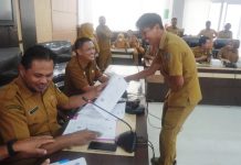 Sekretariat DPRD Kendari Serahkan SK P3K Paruh Waktu kepada Tenaga Honorer