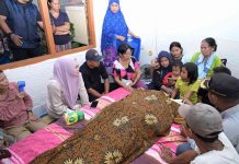 Wali Kota dan Wakil Wali Kota Kendari Antar Jenazah Ketua RW 01 Watu Watu Yafed Paukiran ke Rumah Duka