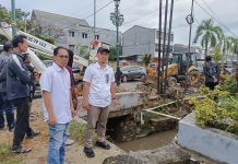 Respons Cepat Pemkot Kendari, Sisa Tebangan Pohon Penyebab Banjir Dievakuasi